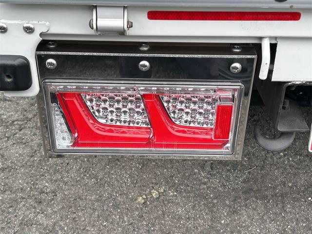 エルフトラック カスタム　４ＷＤ　トラック　５ＭＴ　レーンアシスト　ＥＴＣ　ナビ　バックカメラ　スマートキー　アイドリングストップ　電動格納ミラー　アルミホイール　ＡＢＳ　ＥＳＣ　エアコン　パワーウィンドウ　運転席エアバッグ（30枚目）