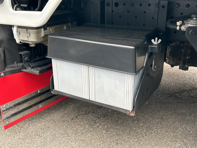 エルフトラック カスタム　４ＷＤ　トラック　５ＭＴ　レーンアシスト　ＥＴＣ　ナビ　バックカメラ　スマートキー　アイドリングストップ　電動格納ミラー　アルミホイール　ＡＢＳ　ＥＳＣ　エアコン　パワーウィンドウ　運転席エアバッグ（47枚目）