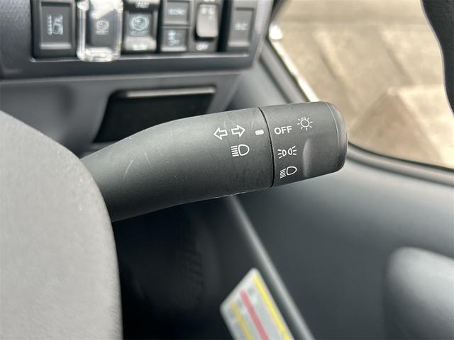 エルフトラック カスタム　４ＷＤ　トラック　５ＭＴ　レーンアシスト　ＥＴＣ　ナビ　バックカメラ　スマートキー　アイドリングストップ　電動格納ミラー　アルミホイール　ＡＢＳ　ＥＳＣ　エアコン　パワーウィンドウ　運転席エアバッグ（54枚目）