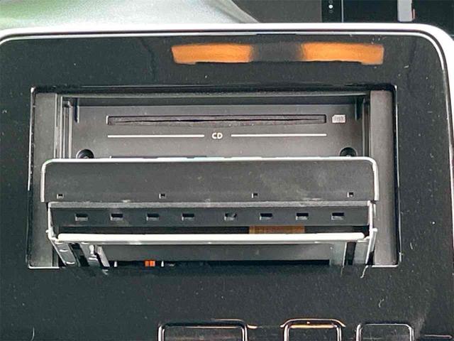 セレナ X VセレクションII 4WD ETC バックカメラ ナビ オートクルーズコントロール 衝突被害軽減システム 両側電動スライドドア オートライト スマートキー アイドリングストップ 電動格納ミラー 3列シート ウォークスルー(7枚目)