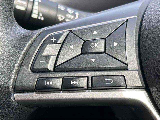 セレナ X VセレクションII 4WD ETC バックカメラ ナビ オートクルーズコントロール 衝突被害軽減システム 両側電動スライドドア オートライト スマートキー アイドリングストップ 電動格納ミラー 3列シート ウォークスルー(9枚目)