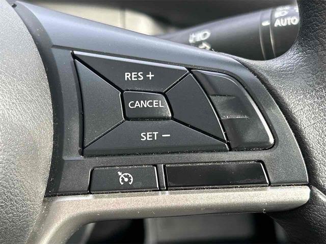 セレナ X VセレクションII 4WD ETC バックカメラ ナビ オートクルーズコントロール 衝突被害軽減システム 両側電動スライドドア オートライト スマートキー アイドリングストップ 電動格納ミラー 3列シート ウォークスルー(10枚目)