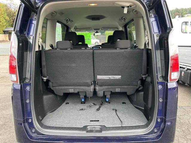セレナ X VセレクションII 4WD ETC バックカメラ ナビ オートクルーズコントロール 衝突被害軽減システム 両側電動スライドドア オートライト スマートキー アイドリングストップ 電動格納ミラー 3列シート ウォークスルー(19枚目)
