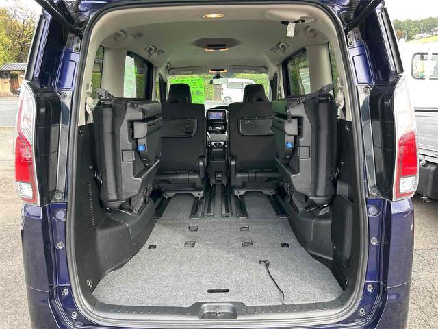 セレナ X VセレクションII 4WD ETC バックカメラ ナビ オートクルーズコントロール 衝突被害軽減システム 両側電動スライドドア オートライト スマートキー アイドリングストップ 電動格納ミラー 3列シート ウォークスルー(20枚目)