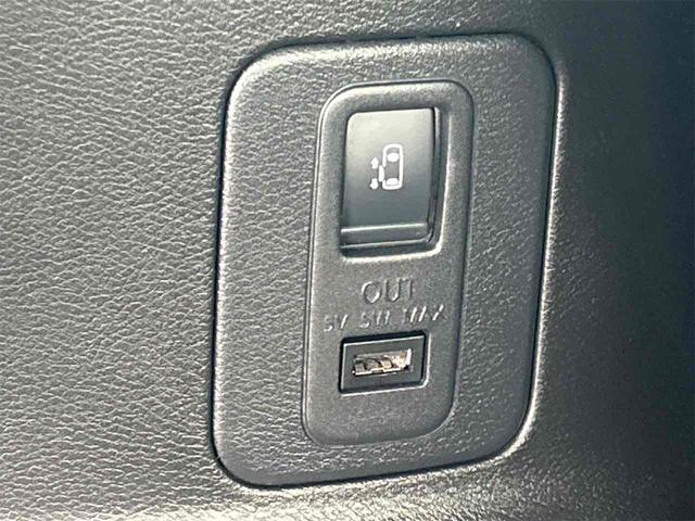 セレナ X VセレクションII 4WD ETC バックカメラ ナビ オートクルーズコントロール 衝突被害軽減システム 両側電動スライドドア オートライト スマートキー アイドリングストップ 電動格納ミラー 3列シート ウォークスルー(30枚目)