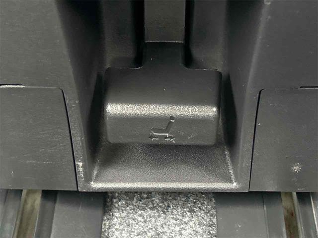 セレナ X VセレクションII 4WD ETC バックカメラ ナビ オートクルーズコントロール 衝突被害軽減システム 両側電動スライドドア オートライト スマートキー アイドリングストップ 電動格納ミラー 3列シート ウォークスルー(70枚目)