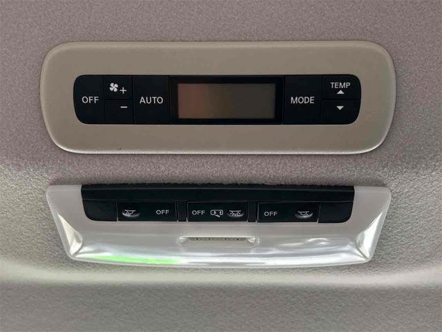 セレナ X VセレクションII 4WD ETC バックカメラ ナビ オートクルーズコントロール 衝突被害軽減システム 両側電動スライドドア オートライト スマートキー アイドリングストップ 電動格納ミラー 3列シート ウォークスルー(75枚目)