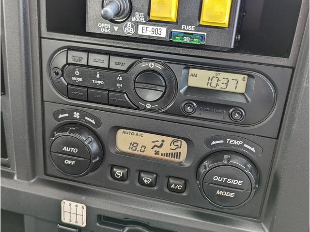 ギガ 　９．２ｔ　新明和　ダンプ　電動コボレーン付き　ベッド付き　デジタルタコメーター　ドアミラーヒーター　　ＥＴＣ　ステアリングスイッチ（36枚目）