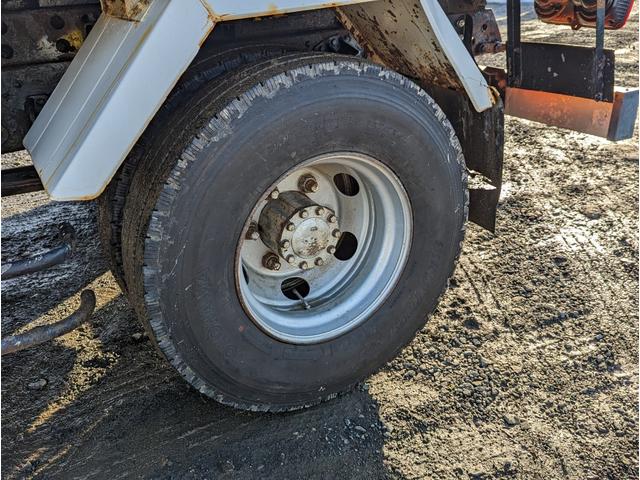 　ダンプ　最大積載量３，３００ｋｇ　４ＷＤ　手動コボレーン付き　ベッド付き　センターデフロック　フォグランプ(18枚目)