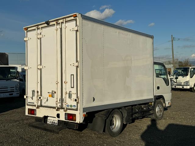 エルフトラック 　パネルバン　４ＷＤ　ＡＴ　バックカメラ　最大積載量１，５００ｋｇ（4枚目）