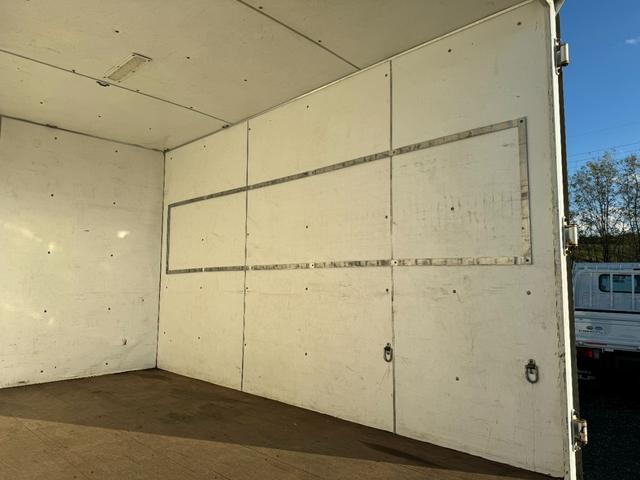 エルフトラック 　パネルバン　４ＷＤ　ＡＴ　バックカメラ　最大積載量１，５００ｋｇ（8枚目）