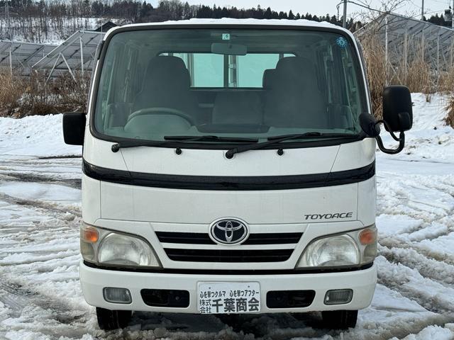 トヨエース 　４ＷＤ　最大積載量１，０００ｋｇ　５ＭＴ　エアコン　パワステ　パワーウィンドウ　ラジオ（2枚目）