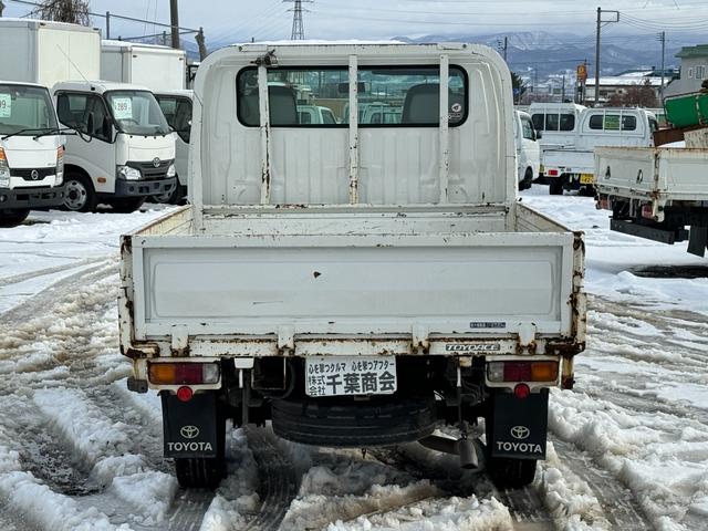 トヨエース 　４ＷＤ　最大積載量１，０００ｋｇ　５ＭＴ　エアコン　パワステ　パワーウィンドウ　ラジオ（5枚目）