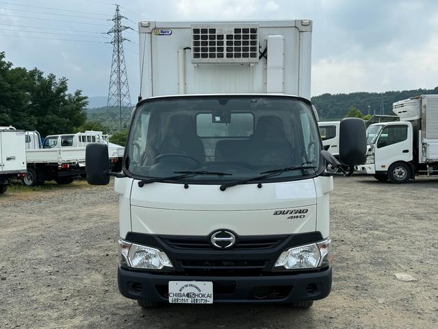 デュトロ 　冷蔵冷凍車　－３０℃　＋３０℃　積載２，０００ｋｇ　５ＭＴ　４ＷＤ　サイドドア　ラッシングレール二段　バックカメラ　電動格納ミラー（2枚目）