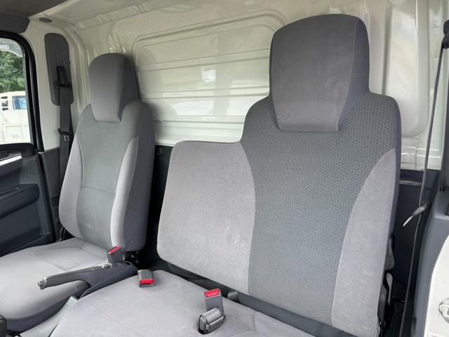 エルフトラック 　ハイキャブ　ロング　冷蔵冷凍車　－３０℃＋３０℃　サイドドア　積載２，０００ｋｇ　４ＷＤ　荷台長２３０ｃｍ幅１７０ｃｍ高１８４ｃｍ　バックカメラ　電動格納ミラー　ミラーヒーター（28枚目）