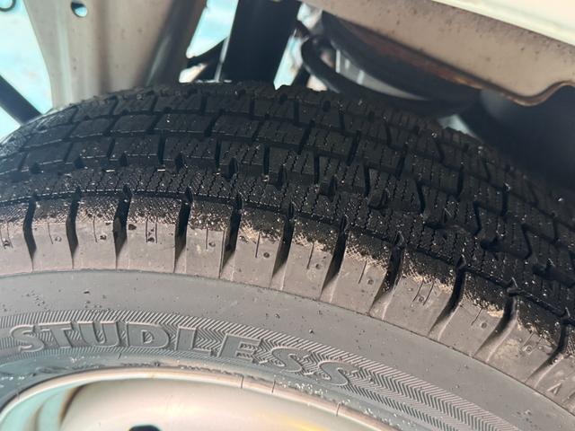 サンバーバン ＶＢ　４ＷＤ　エアコン　パワステ　ラジオ（10枚目）