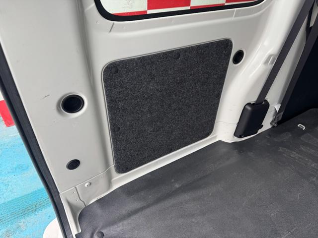 サンバーバン ＶＢ　４ＷＤ　エアコン　パワステ　ラジオ（29枚目）