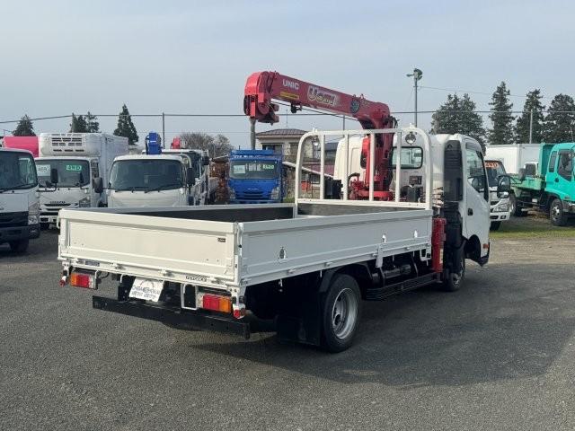 トヨエース 　ユニック３段クレーン　平ボディ　積載２，０００ｋｇ　５ＭＴ　４ＷＤ　ラジコン付　ワイドロング（4枚目）