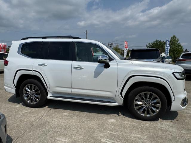 ランドクルーザー 　モデリスタエアロ　サンルーフ　プレミアムサウンドシステム１４スピーカー　リヤシートエンターテインメントシステム　クールボックス　ルーフレール　寒冷地仕様　電動デフロック　トノカバー　ＧＲグリル（6枚目）