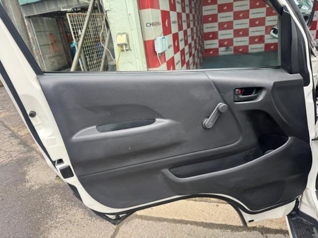 ハイエースバン ウェルキャブ 車椅子仕様 10人乗り 4WD(15枚目)