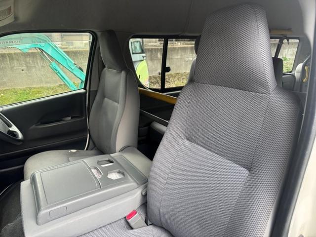 ハイエースバン ウェルキャブ 車椅子仕様 10人乗り 4WD(18枚目)