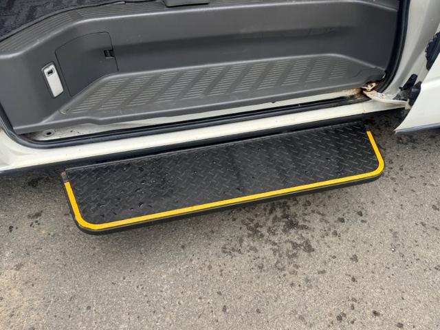 ハイエースバン ウェルキャブ 車椅子仕様 10人乗り 4WD(21枚目)