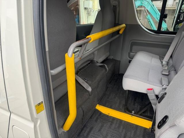 ハイエースバン ウェルキャブ 車椅子仕様 10人乗り 4WD(22枚目)
