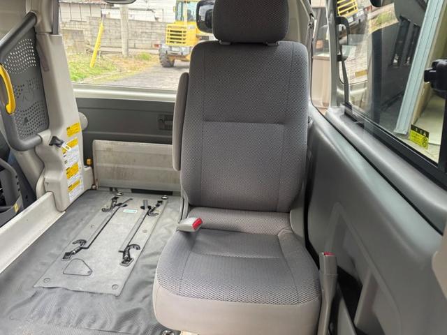 ハイエースバン ウェルキャブ 車椅子仕様 10人乗り 4WD(26枚目)