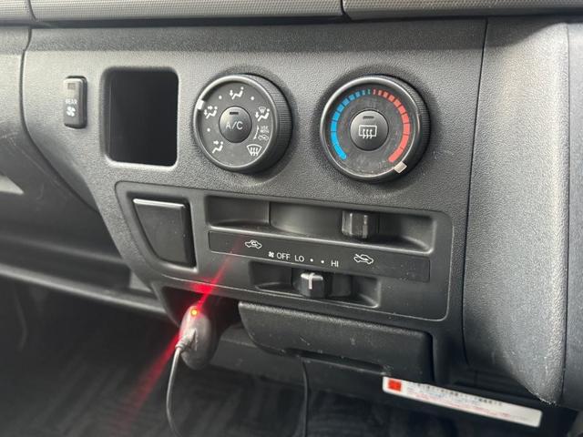 ハイエースバン ウェルキャブ 車椅子仕様 10人乗り 4WD(40枚目)