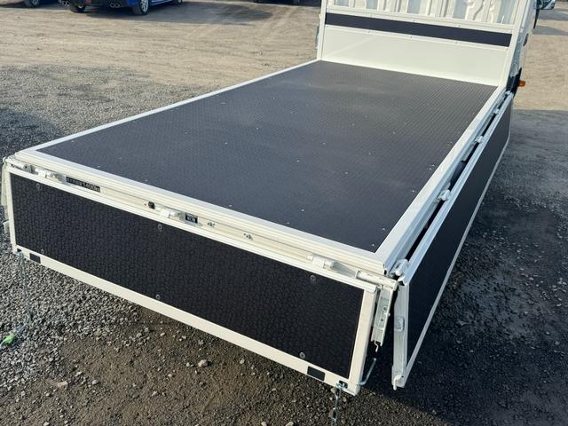 ダイナトラック 4WD 三方開平ボディ 5MT バックカメラ ヘッドライトウォッシャー クリアランスソナー 積載1,400kg 車両総重量3,635kg(8枚目)