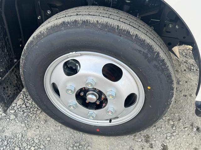 ダイナトラック 4WD 三方開平ボディ 5MT バックカメラ ヘッドライトウォッシャー クリアランスソナー 積載1,400kg 車両総重量3,635kg(9枚目)