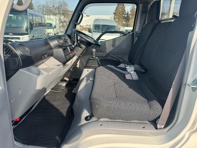 ダイナトラック 4WD 三方開平ボディ 5MT バックカメラ ヘッドライトウォッシャー クリアランスソナー 積載1,400kg 車両総重量3,635kg(17枚目)