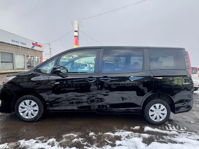 ノア Ｘ　４ＷＤ　７インチナビ　バックカメラ　ドライブレコーダー　ＥＴＣ　両側電動スライドドア　衝突被害軽減ブレーキ　Ｂｌｕｅｔｏｏｔｈオーディオ（3枚目）