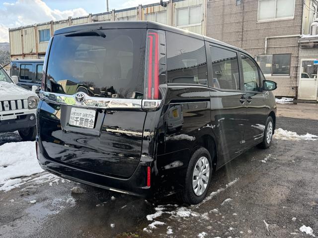 ノア Ｘ　４ＷＤ　７インチナビ　バックカメラ　ドライブレコーダー　ＥＴＣ　両側電動スライドドア　衝突被害軽減ブレーキ　Ｂｌｕｅｔｏｏｔｈオーディオ（4枚目）