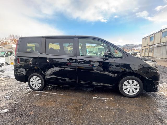 ノア Ｘ　４ＷＤ　７インチナビ　バックカメラ　ドライブレコーダー　ＥＴＣ　両側電動スライドドア　衝突被害軽減ブレーキ　Ｂｌｕｅｔｏｏｔｈオーディオ（6枚目）