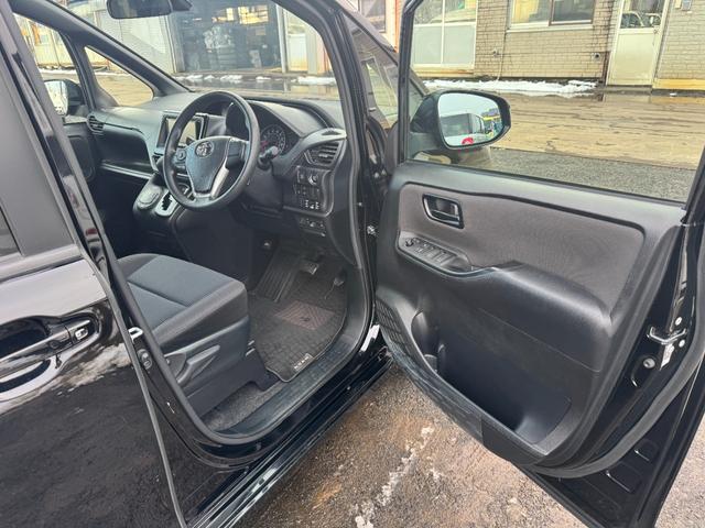 ノア Ｘ　４ＷＤ　７インチナビ　バックカメラ　ドライブレコーダー　ＥＴＣ　両側電動スライドドア　衝突被害軽減ブレーキ　Ｂｌｕｅｔｏｏｔｈオーディオ（10枚目）