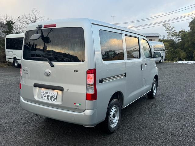 タウンエースバン GL 4WD 登録済み未使用車(4枚目)