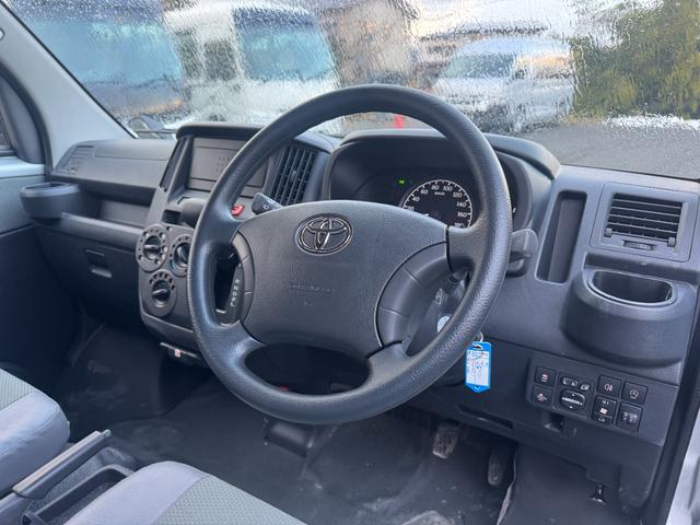 タウンエースバン GL 4WD 登録済み未使用車(8枚目)