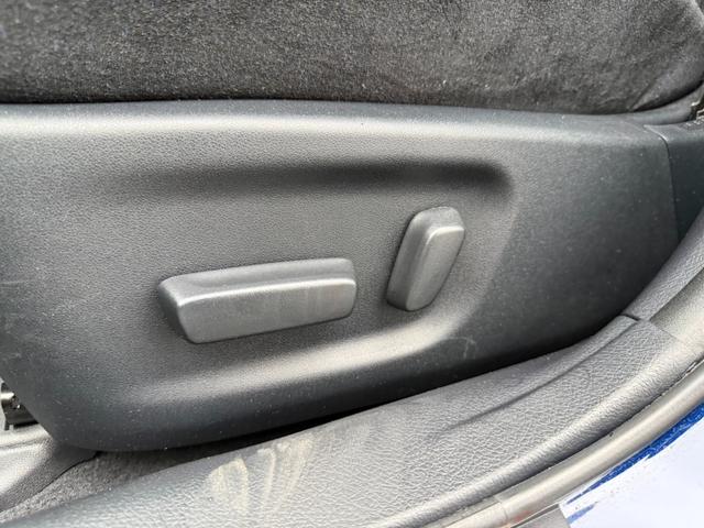 クラウンハイブリッド ロイヤルサルーン Four 4WD 純正メモリーナビ バックカメラ プリクラッシュセーフティ レーダークルーズ スマートキー パワーシート デュアルオートエアコン ステアリングスイッチ 純正革巻きステアリング 純正アルミ(6枚目)