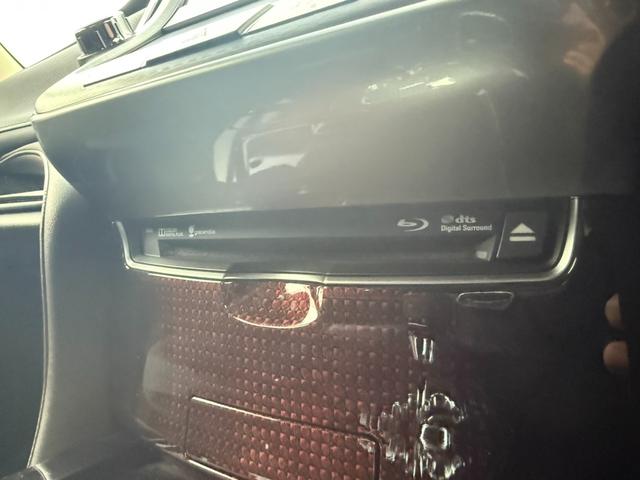 クラウンハイブリッド ロイヤルサルーン Four 4WD 純正メモリーナビ バックカメラ プリクラッシュセーフティ レーダークルーズ スマートキー パワーシート デュアルオートエアコン ステアリングスイッチ 純正革巻きステアリング 純正アルミ(32枚目)