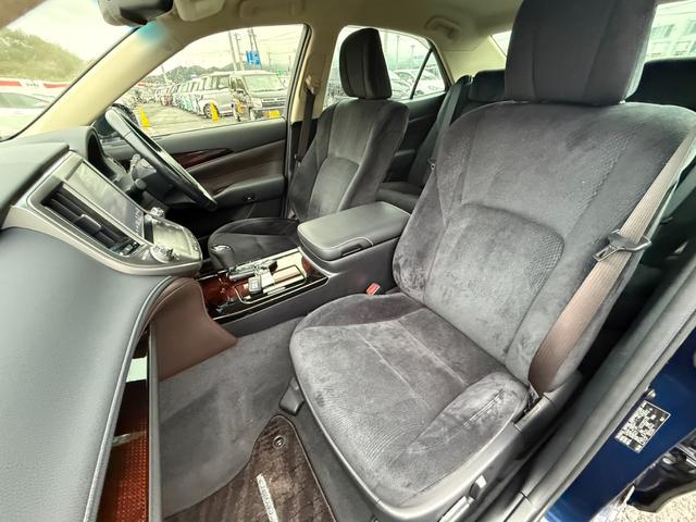 クラウンハイブリッド ロイヤルサルーン Four 4WD 純正メモリーナビ バックカメラ プリクラッシュセーフティ レーダークルーズ スマートキー パワーシート デュアルオートエアコン ステアリングスイッチ 純正革巻きステアリング 純正アルミ(41枚目)