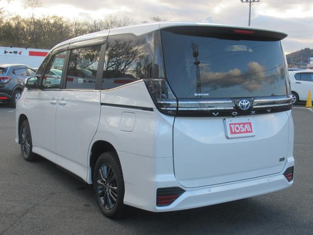 ヴォクシー ハイブリッドS-Z 4WD 寒冷地仕様 両側電動スライドドア ユニバーサルステップ トヨタチームメイト 純正10.5型ディスプレイオーディオ 全周囲カメラ ブラインドスポットモニター プロジェクター式LEDヘッドライト(23枚目)