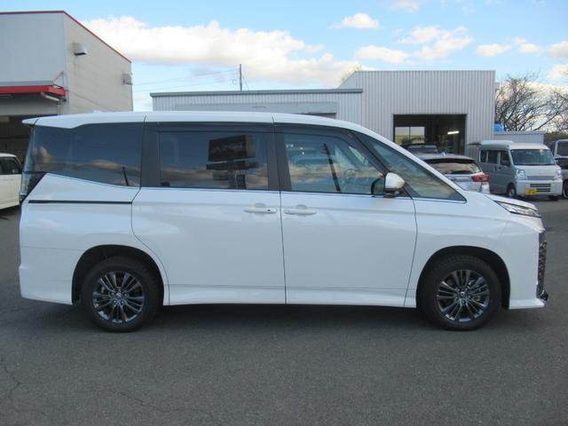 ヴォクシー ハイブリッドS-Z 4WD 寒冷地仕様 両側電動スライドドア ユニバーサルステップ トヨタチームメイト 純正10.5型ディスプレイオーディオ 全周囲カメラ ブラインドスポットモニター プロジェクター式LEDヘッドライト(24枚目)