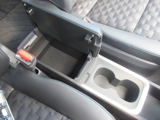 ヴォクシー ハイブリッドS-Z 4WD 寒冷地仕様 両側電動スライドドア ユニバーサルステップ トヨタチームメイト 純正10.5型ディスプレイオーディオ 全周囲カメラ ブラインドスポットモニター プロジェクター式LEDヘッドライト(47枚目)