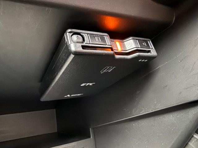 ノート ｅパワーＢ　ＦＯＵＲ　Ｃａｒｒｏｚｚｅｒｉａ製メモリーナビ　全周囲モニター　エマージェンシーブレーキ　レーンキープ　ＥＴＣ　インテリジェントルームミラー　クリアランスソナー　Ｂｌｕｅｔｏｏｔｈ　スマートキー　横滑り防止装置（6枚目）