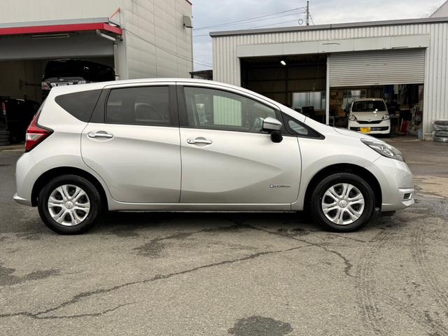 ノート ｅパワーＢ　ＦＯＵＲ　Ｃａｒｒｏｚｚｅｒｉａ製メモリーナビ　全周囲モニター　エマージェンシーブレーキ　レーンキープ　ＥＴＣ　インテリジェントルームミラー　クリアランスソナー　Ｂｌｕｅｔｏｏｔｈ　スマートキー　横滑り防止装置（52枚目）