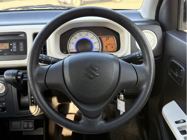 アルト Ｌ　４ＷＤ　純正オーディオ　前席シートヒーター　アイドリングストップ　横滑り防止装置　頸部衝突緩和ヘッドレスト　キーレス　ダイヤル式マニュアルエアコン　エネチャージ　エコクール　パワーウインドウ（12枚目）