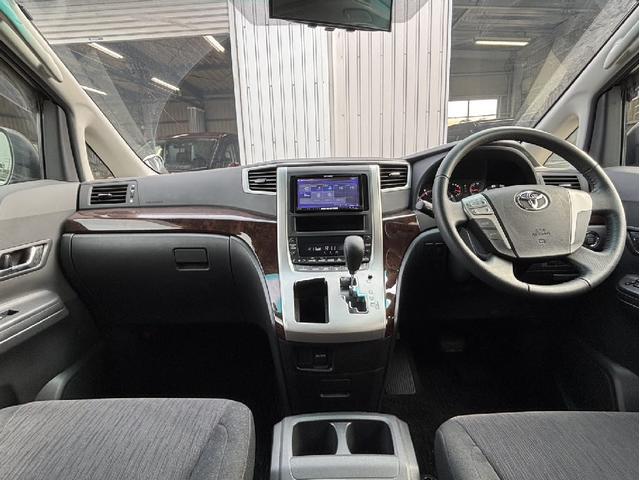 ヴェルファイア ２．４Ｚ　４ＷＤ　両側電動スライドドア　カロッツェリア製ＨＤＤナビ　フルセグ　ＨＩＤヘッドライト　フォグライト　純正革巻きステアリング　オートライト　オートエアコン　クリアランスソナー　スマートキー　ＥＴＣ（3枚目）