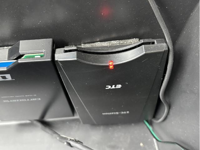 ヴェルファイア ２．４Ｚ　４ＷＤ　両側電動スライドドア　カロッツェリア製ＨＤＤナビ　フルセグ　ＨＩＤヘッドライト　フォグライト　純正革巻きステアリング　オートライト　オートエアコン　クリアランスソナー　スマートキー　ＥＴＣ（6枚目）