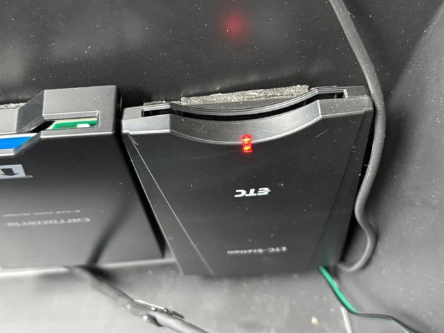 ヴェルファイア ２．４Ｚ　４ＷＤ　両側電動スライドドア　カロッツェリア製ＨＤＤナビ　フルセグ　ＨＩＤヘッドライト　フォグライト　純正革巻きステアリング　オートライト　オートエアコン　クリアランスソナー　スマートキー　ＥＴＣ（32枚目）